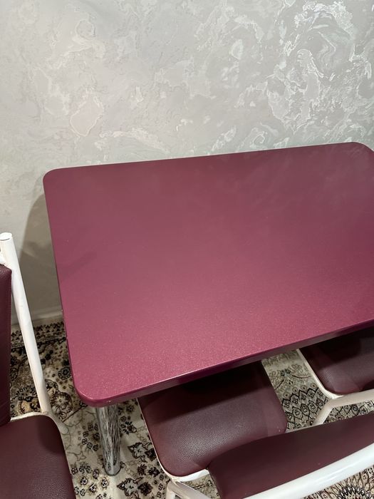 Стол со стульями