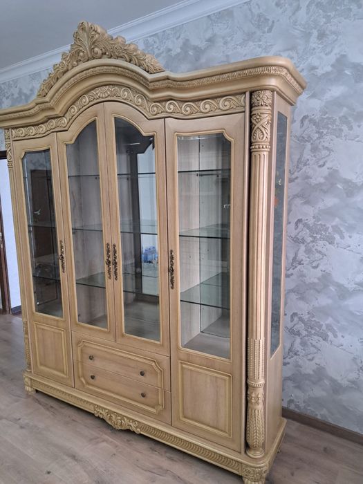 Продам хороший буфет