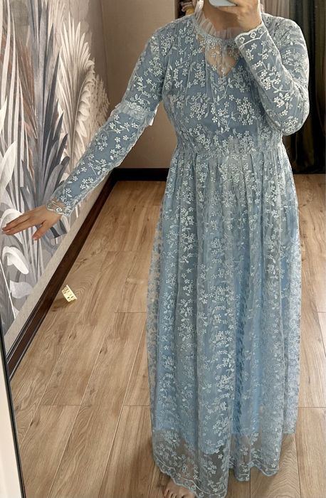 Голубое вечернее платье