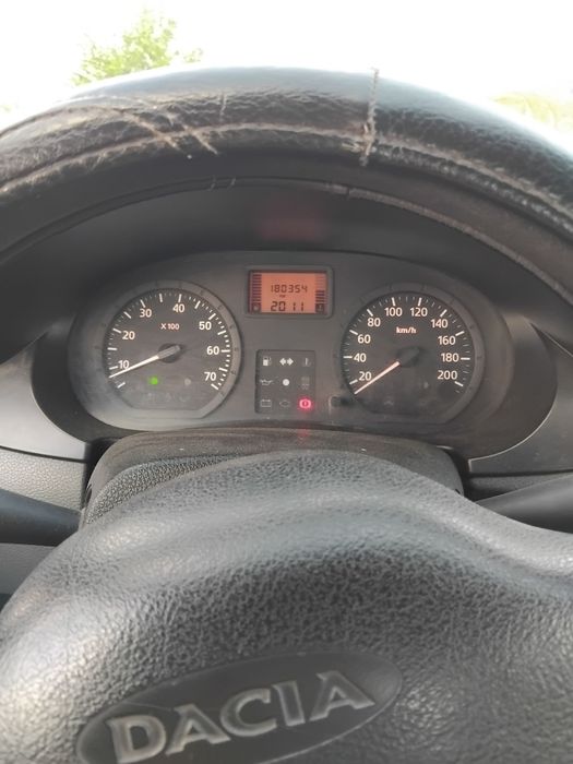 Vând Dacia logan 1.4 mpi