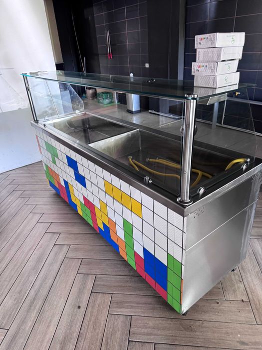 Echipamente HoReCa: mese reci, vitrine, rotisoare, plita electrica, friteuza gaz, congelator