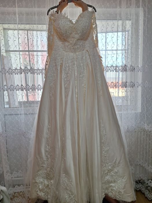 Vand rochie mireasa in stare buna ,marimea 38-40