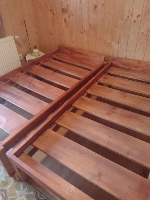 2 paturi lemn  2mx0,9m  plus saltea