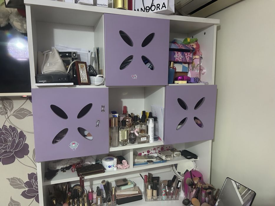 Тоалетка-бюро за млади госпожици!