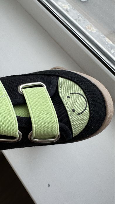 Продам детские новые кеды!