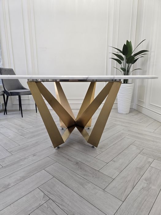 Белый мраморный стол