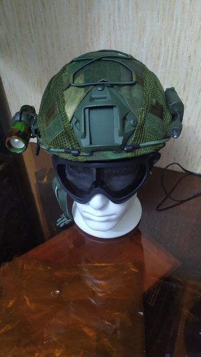 Шлем каска форма военаая Китай пластикновые