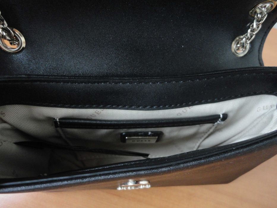 Guess/оригинална малка чантичка