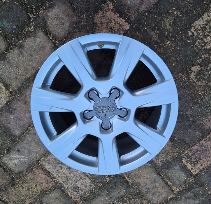 Trei jante originale Audi A4 8K B8 R16 - 7.5Jx16H2 ET45 - 5x112 una