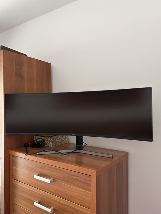 Monitor gaming Samsung Odyssey CRG9 49" curbat, Dual QHD 5120x1440, 120Hz, HDR1000, QLED – stare impecabilă