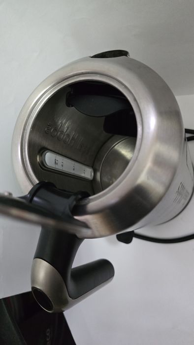 Fierbătorul de apă Russell Hobbs 14684 Allure