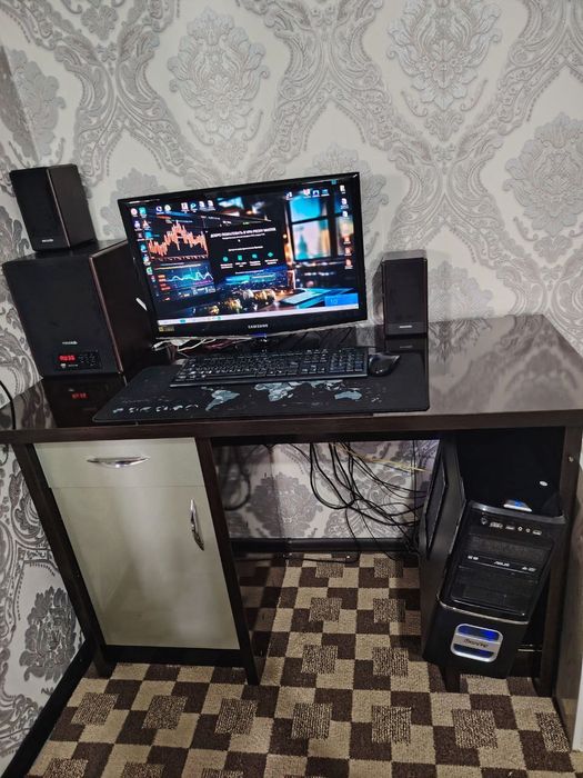 Компьютер общий комплект сотилади.