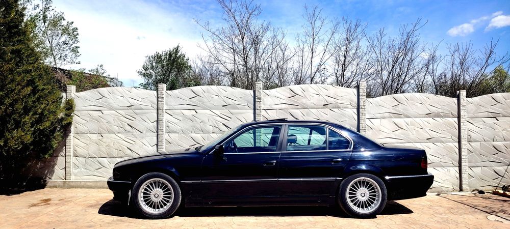 Vând BMW E38 1997