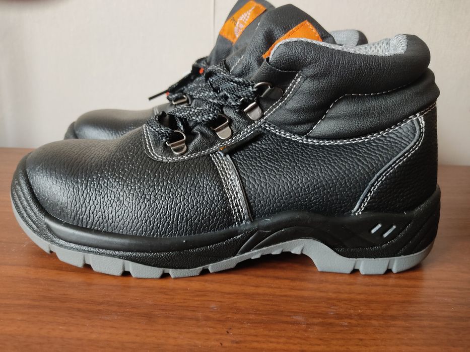 Продам ботинки новые