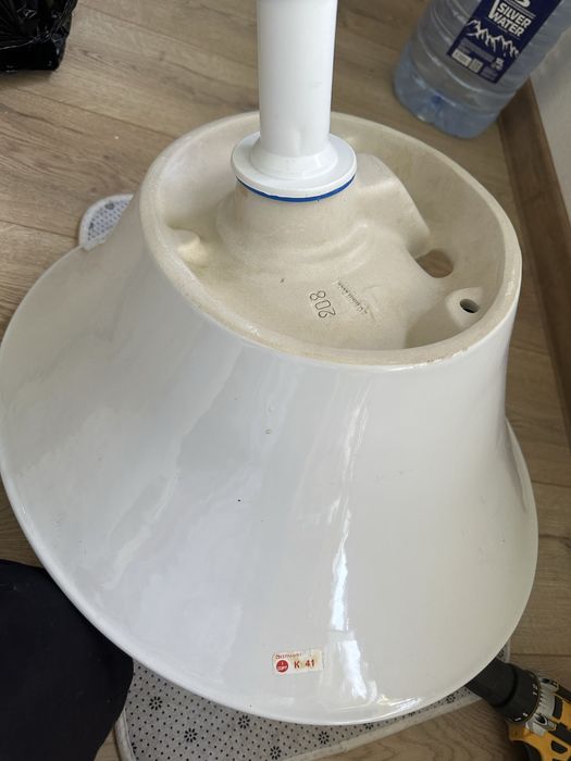 Продаетмя раковина.  В идеальном состоянии.  Цена со смесителем .