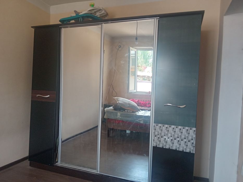 Spalni kamplekt dush kabinasi bilan