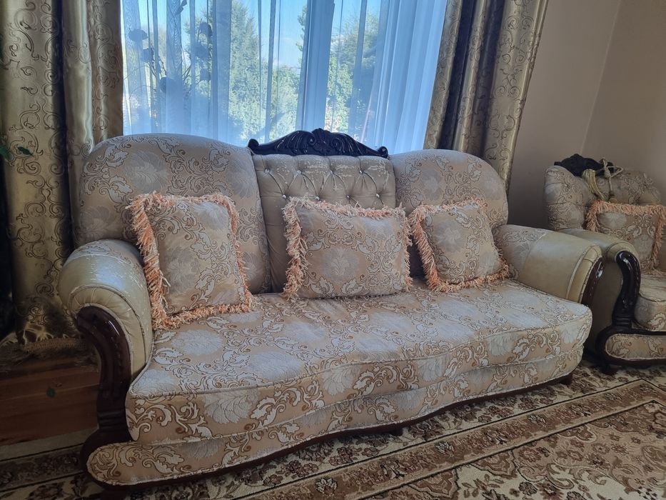 Продам диван и два кресла