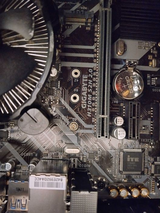 Дъно H310m + i3 8300 + 8gb ddr4