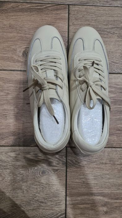Продам новые кроссовки 41-42 размер