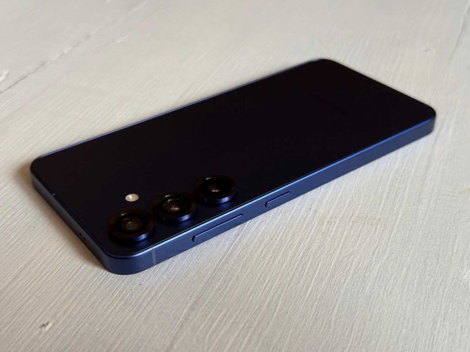 ЧИСТО НОВ - оригинален Samsung Galaxy S25 - 12GB RAM, 256GB + Подаръци