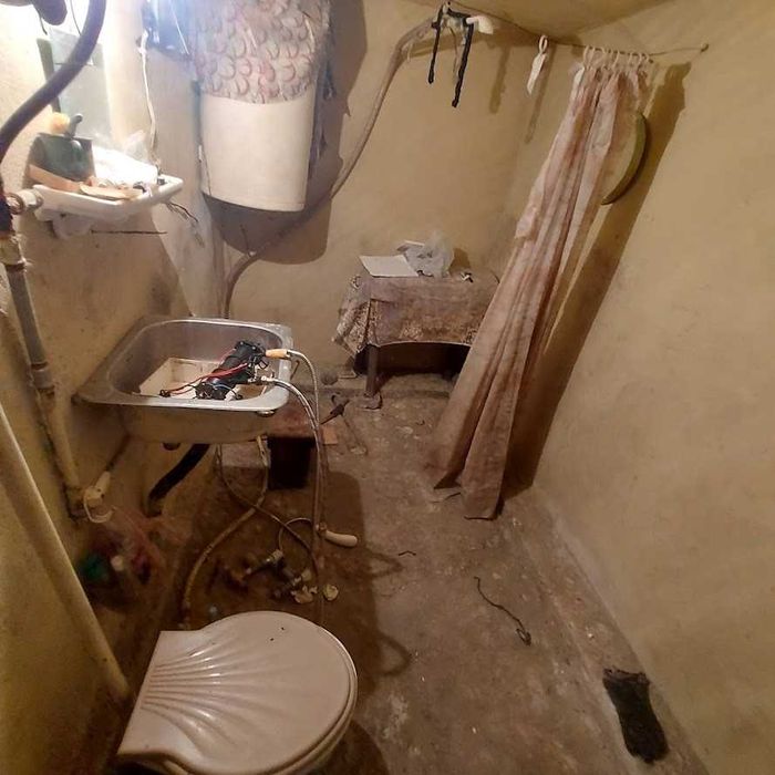 Къща с 1,5 дка в с. Макариополско на входа на Магистралата за Варна