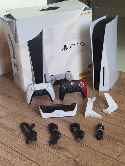 Продас пс5 в полным комплекте  с 5 играми