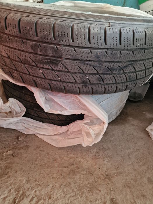 Комплект зимних шин на титановых дисках.