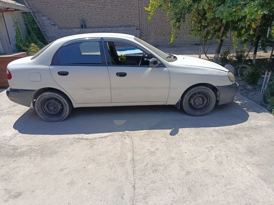 Lanos moshina sotiladi