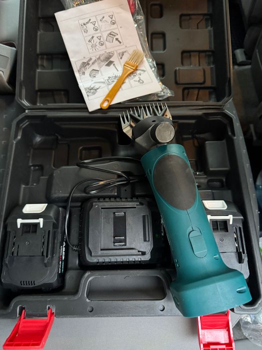 Акумулаторна машинка за подстригване на овце 36V 8.0Ah с 2 батерии