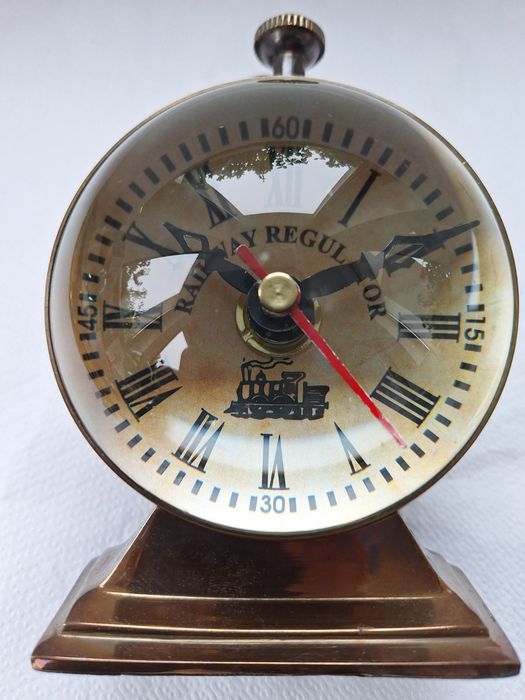 Часовник настолен бронзов с ретро дизайн 





Настолен бронзов часовн