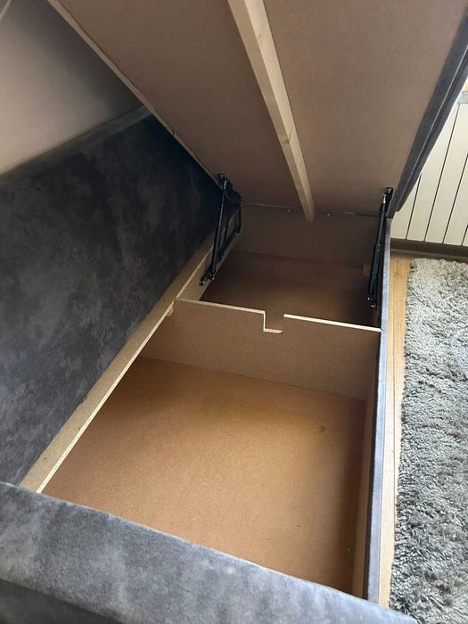 Диван с италианска дамаска
