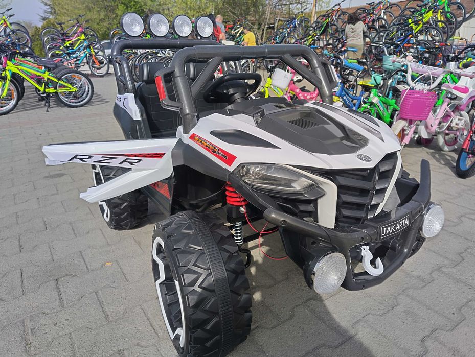 SAFARI двуместен акумулаторен джип JAKARTA 4x4 бял
