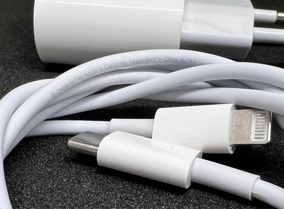 ОРИГИНАЛНО fast charge зарядно за iPhone, КОМПЛЕКТ вкл. кабел!