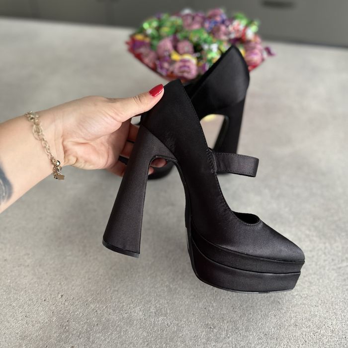 Pantofi noi tip stiletto