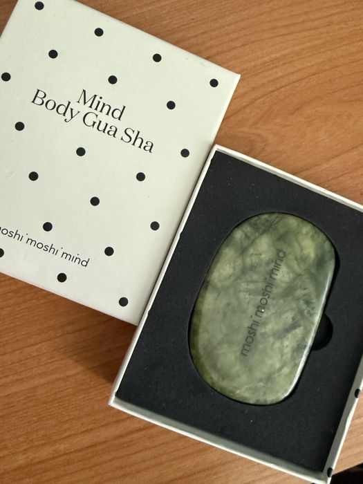Гуа ша камък за лице