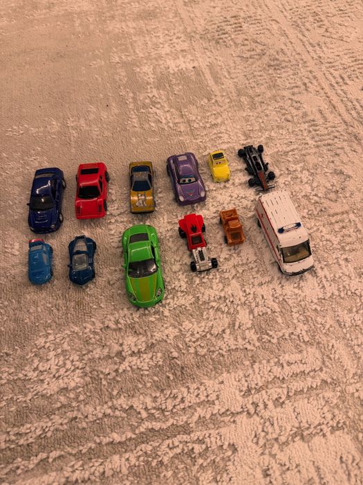 Игрушечные машинки