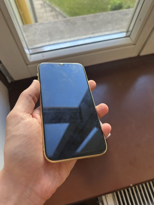 iPhone 11 in stare buna, baterie 100% high capacity