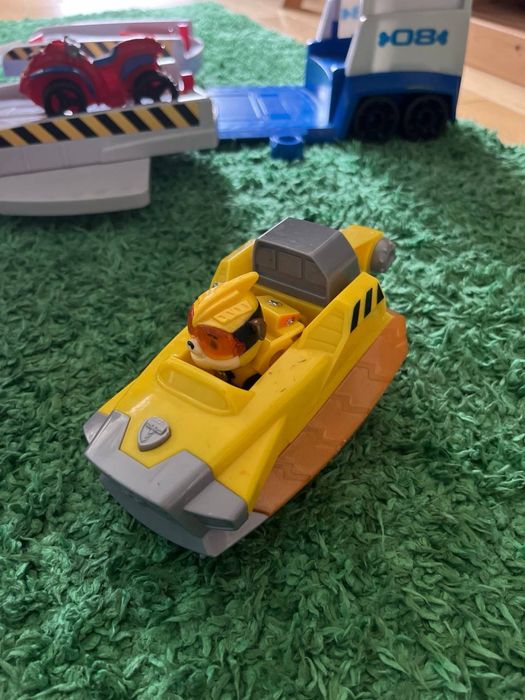 Пес патрул - камион , кула и отделни колички с кученца