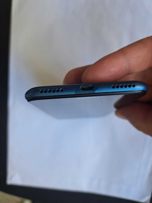 Продавам много запазен Телефон Huawei Y6.Има 32 ГБ рам памет.