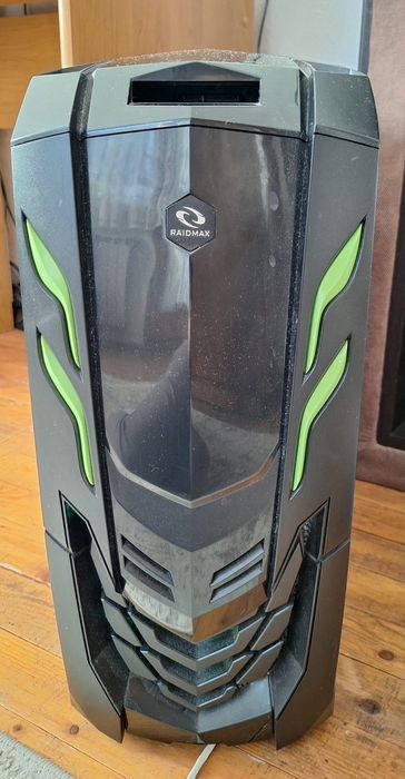 Геймърски компютър + екран