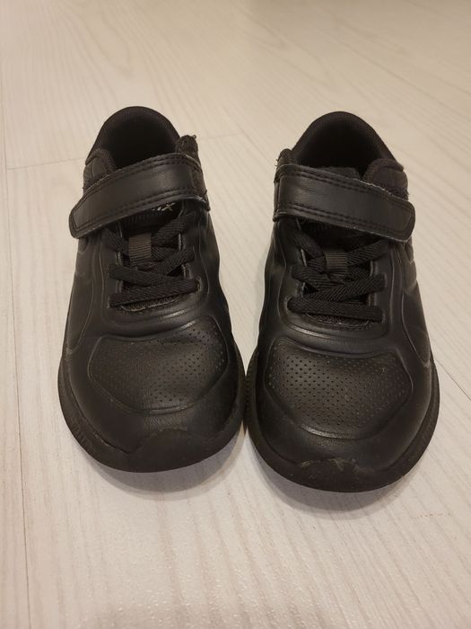 Распродажа детской обуви.