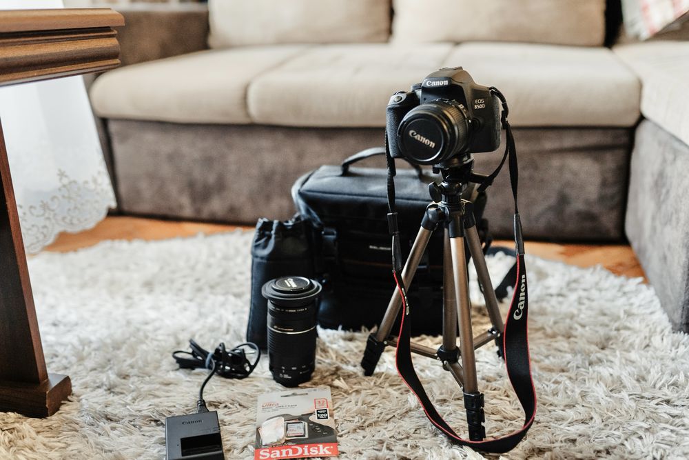 Canon EOS 850D DSLR + accesorii