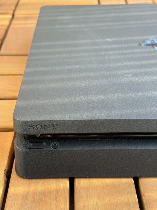 PlayStation 4 Slim ( PS4 )