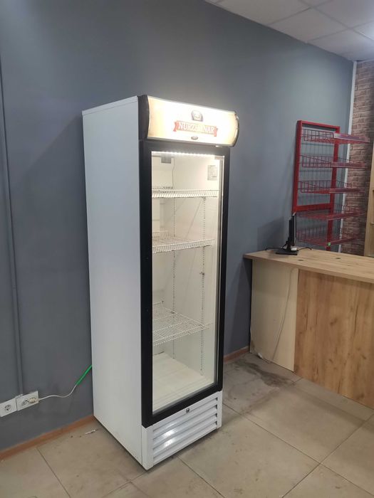 Холодильник под напитки.