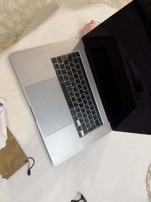 Продам макбук 16 дюймов intel i5