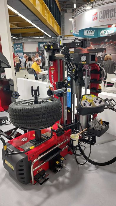 CORGHI - Artiglio Master 28  роботизирана монтаж/демонтаж машинa