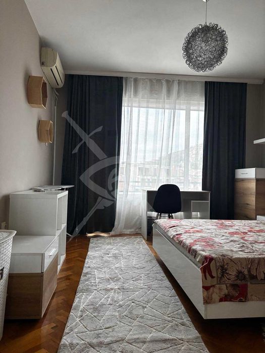 Дава се под наем Тристаен апартамент в Пловдив, Център - 90 кв.м за 648.21 € - Снимка #2