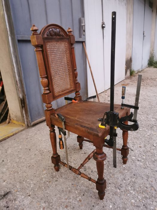 Обновяваме и ремонтираме всякакви видове мебели