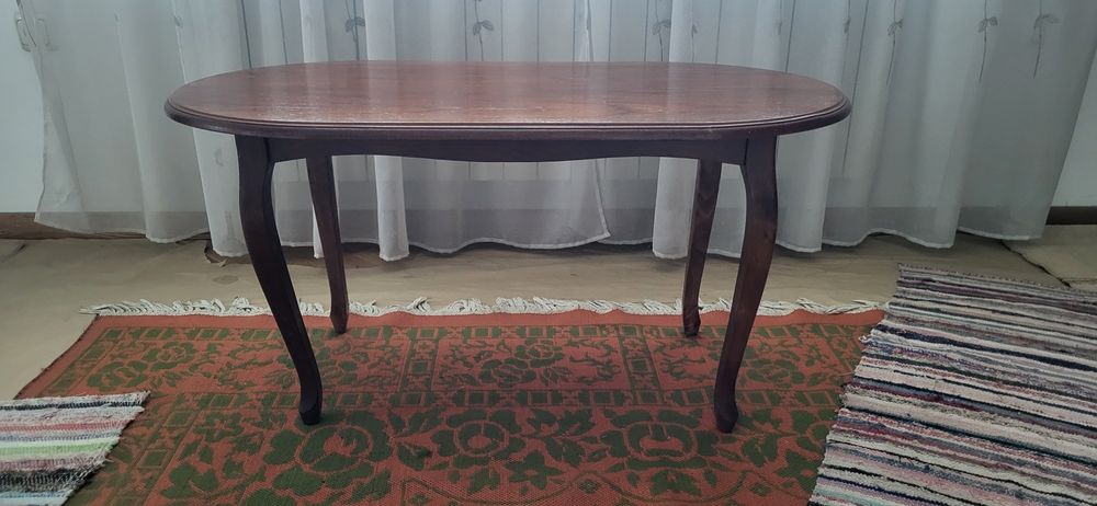 Masă din lemn masiv