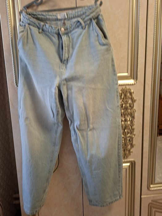 Продам женские костюм и брюки  2 штука  разных вида оба турецкий